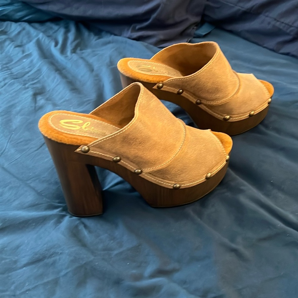 Women’s high heel clogs brand new vintage collection never worn brand new